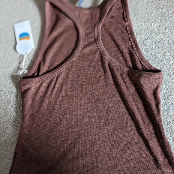 Vuori Sunrise High Neck Tank- Hazelnut - Picture 3 of 4